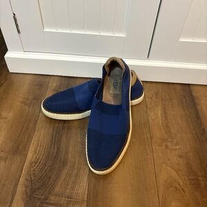 UGG Navy Knit Slip On Sneakers Size 7 Casual Comfort Athleisure